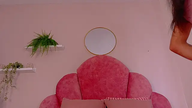 Snapshot of TiffValentinee_ chatting on 15, 10, 2025 TiffValentinee online show from 15, 10, 2025