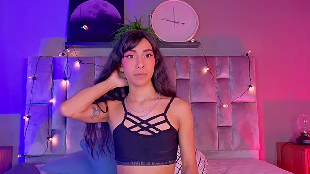 Snapshot of TiffValentinee_ chatting on 18, 10, 2025 TiffValentinee online show from 18, 10, 2025