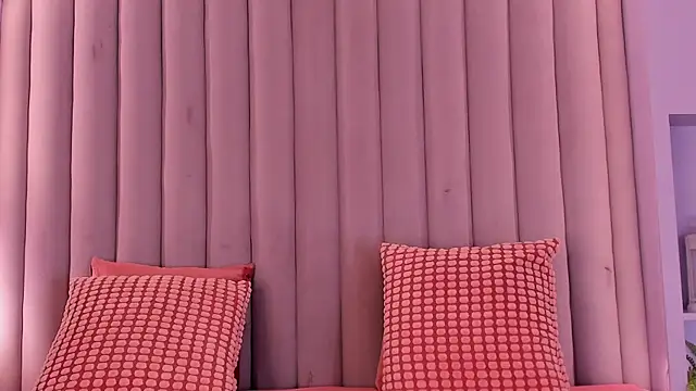 Snapshot of TiffValentinee_ chatting on 28, 10, 2025 TiffValentinee online show from 28, 10, 2025