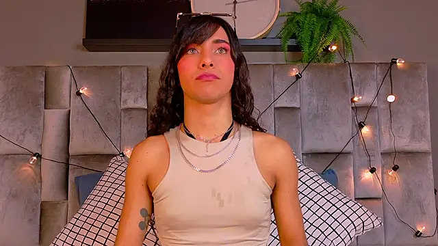 Snapshot of TiffValentinee_ chatting on 11, 11, 2025 TiffValentinee online show from 11, 11, 2025