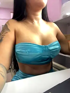 Snapshot of CrisMarulanda chatting on 19, 12, 2025 CrisMarulanda online show from 19, 12, 2025