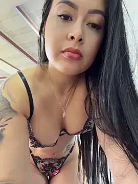 CrisMarulanda online show from 8, 4, 2026