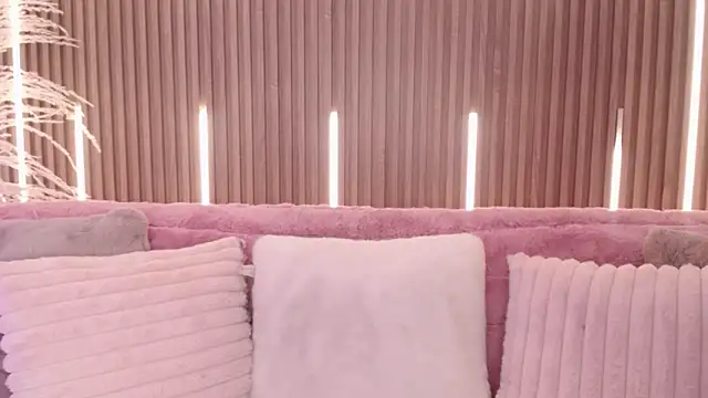 MylaDreams online show from 2, 10, 2025