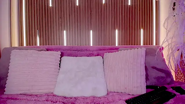 MylaDreams online show from 10, 11, 2025