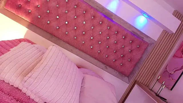 MylaDreams online show from 27, 7, 2026