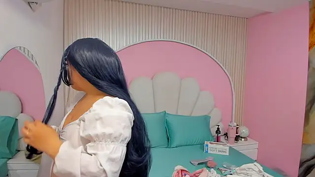 hinata dolly online show from 23, 4, 2026