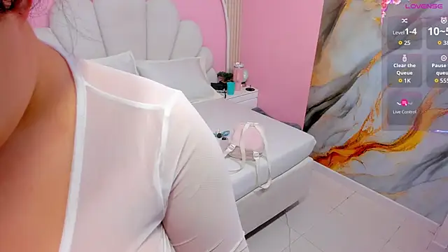 hinata dolly online show from 25, 4, 2026