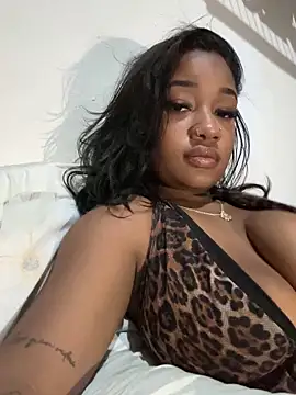 hillarymoreninha online show from 5, 1, 2026