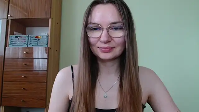Snapshot of LooveELLYx chatting on 5, 6, 2026 LooveELLYx online show from 5, 6, 2026