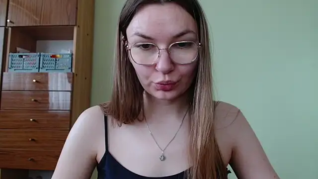 Snapshot of LooveELLYx chatting on 5, 6, 2026 LooveELLYx online show from 5, 6, 2026