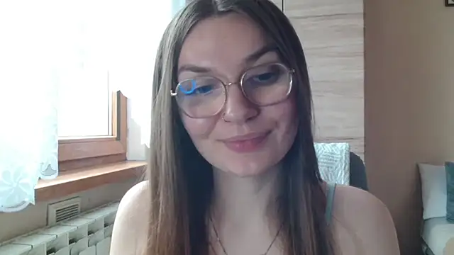 Snapshot of LooveELLYx chatting on 7, 7, 2026 LooveELLYx online show from 7, 7, 2026