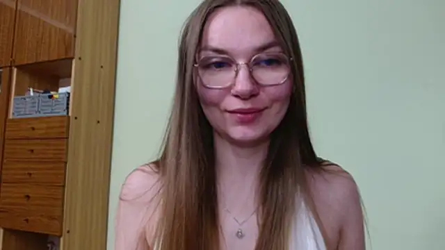 Snapshot of LooveELLYx chatting on 27, 7, 2026 LooveELLYx online show from 27, 7, 2026