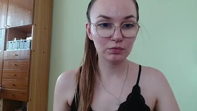 Snapshot of LooveELLYx chatting on 5, 8, 2026 LooveELLYx online show from 5, 8, 2026
