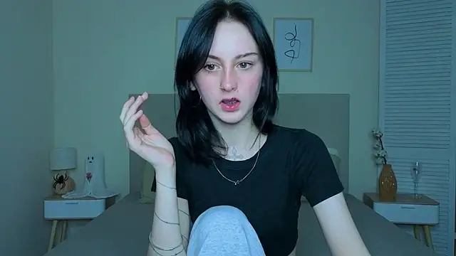 Snapshot of Little_moly999 chatting on 20, 11, 2025 Little moly999 online show from 20, 11, 2025