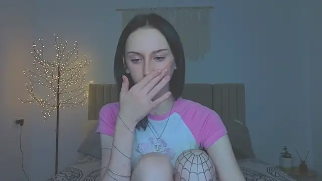 Snapshot of Little_moly999 chatting on 4, 12, 2025 Little moly999 online show from 4, 12, 2025