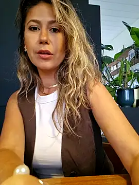 Snapshot of CelynaRoss chatting on 17, 7, 2026 CelynaRoss online show from 17, 7, 2026