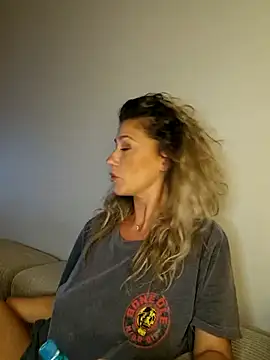 Snapshot of CelynaRoss chatting on 29, 7, 2026 CelynaRoss online show from 29, 7, 2026
