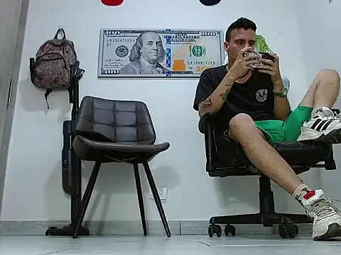 Snapshot of Latins_Boss chatting on 12, 6, 2026 Latins Boss online show from 12, 6, 2026