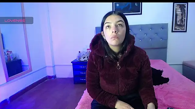 Esmeraldaa- online show from 17, 9, 2025