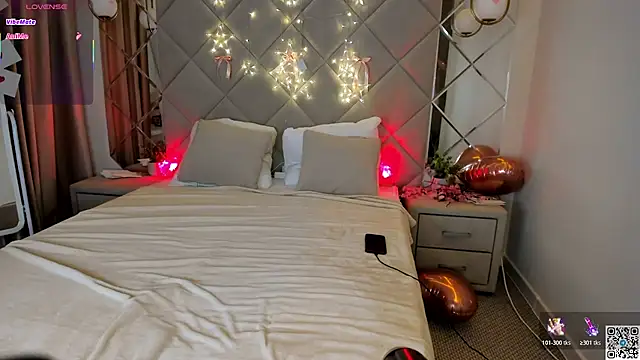 Chloee White online show from 6, 3, 2026