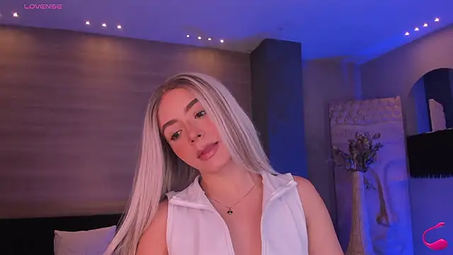 IsabellaMoreau online show from 4, 3, 2026