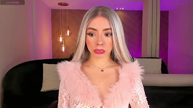 IsabellaMoreau online show from 6, 4, 2026