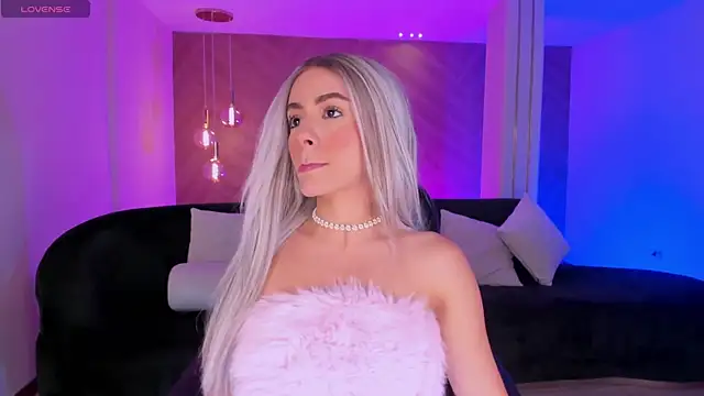 IsabellaMoreau online show from 15, 4, 2026