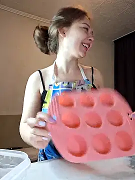 Olivia OliV online show from 22, 5, 2026