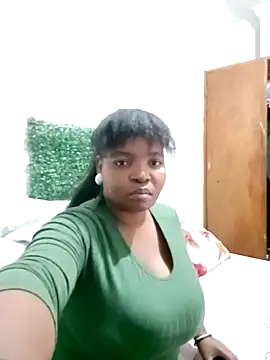 Snapshot of ShySexyBaddiexx chatting on 19, 10, 2025 ShySexyBaddiexx online show from 19, 10, 2025