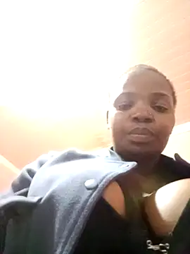 Snapshot of ShySexyBaddiexx chatting on 12, 2, 2026 ShySexyBaddiexx online show from 12, 2, 2026