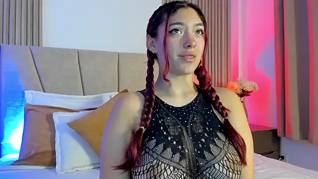 Victoria Beaumont online show from 21, 11, 2025