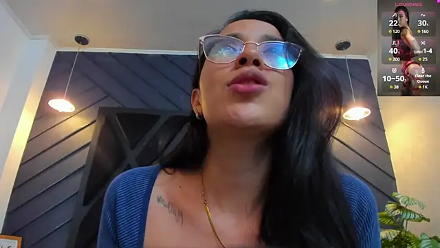 zoe martins  online show from 20, 10, 2025