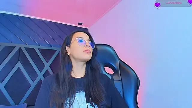 zoe martins  online show from 24, 4, 2026