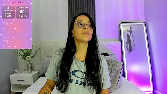 zoe martins  online show from 21, 7, 2026
