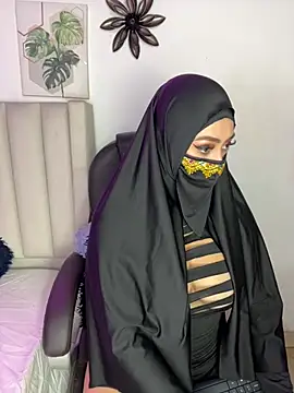 Snapshot of Aisha_Malek chatting on 16, 4, 2026 Aisha Malek online show from 16, 4, 2026