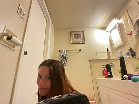 YoMomma-xoxo13 online show from 23, 12, 2025