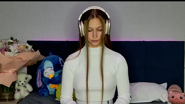 MissEmilyMiller online show from 13, 10, 2025