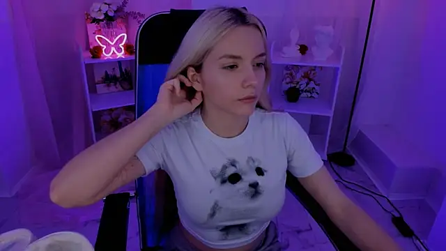 AuroraWrenfield online show from 15, 9, 2025