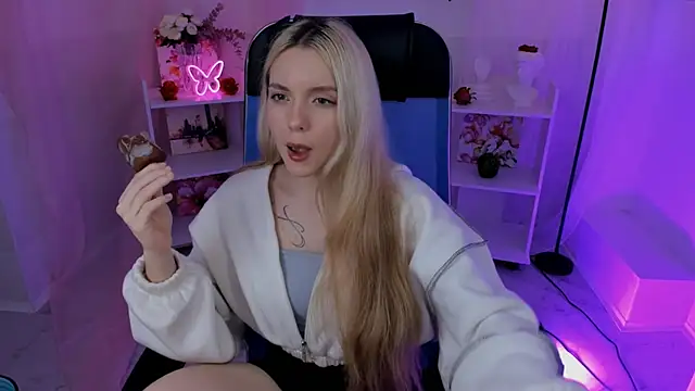 AuroraWrenfield online show from 24, 9, 2025