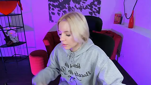 AuroraWrenfield online show from 18, 12, 2025