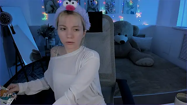 AuroraWrenfield online show from 11, 2, 2026