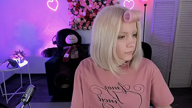 AuroraWrenfield online show from 28, 4, 2026