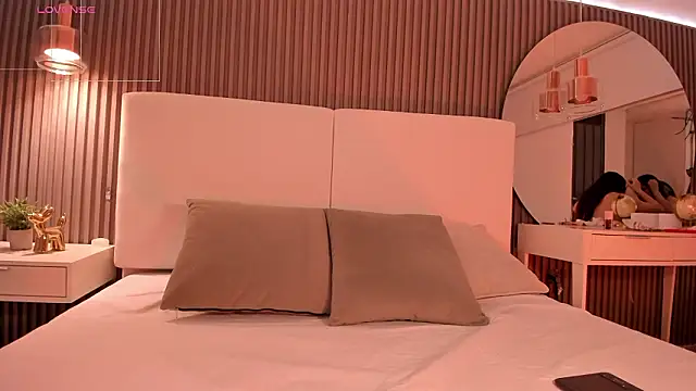 Snapshot of juliie_star chatting on 10, 3, 2026 juliie star online show from 10, 3, 2026