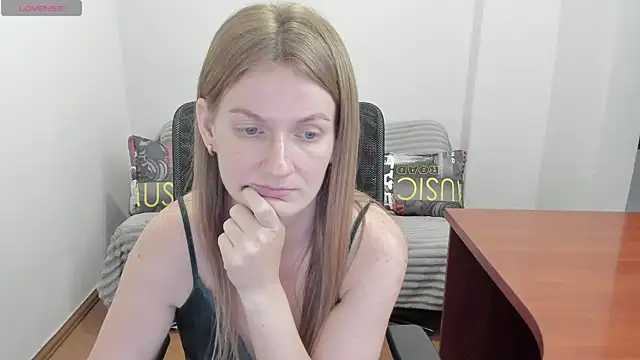 Snapshot of Alisha_Skyes chatting on 4, 7, 2026 Alisha Skyes online show from 4, 7, 2026