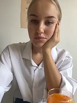 Snapshot of CandyVice chatting on 5, 11, 2025 CandyVice online show from 5, 11, 2025