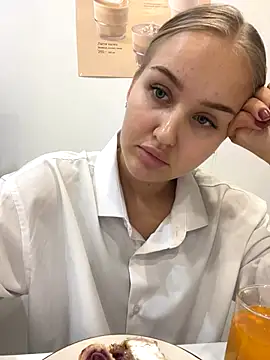 Snapshot of CandyVice chatting on 6, 11, 2025 CandyVice online show from 6, 11, 2025