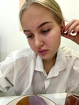 Snapshot of CandyVice chatting on 11, 11, 2025 CandyVice online show from 11, 11, 2025