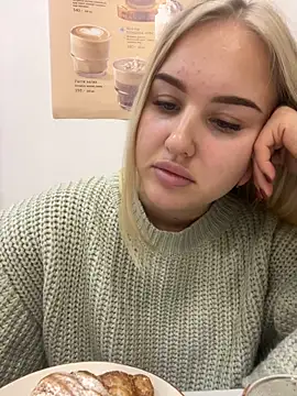 Snapshot of CandyVice chatting on 13, 11, 2025 CandyVice online show from 13, 11, 2025