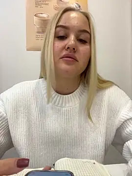 Snapshot of CandyVice chatting on 21, 11, 2025 CandyVice online show from 21, 11, 2025