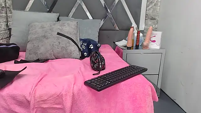 Snapshot of YanetRose chatting on 27, 10, 2025 YanetRose online show from 27, 10, 2025